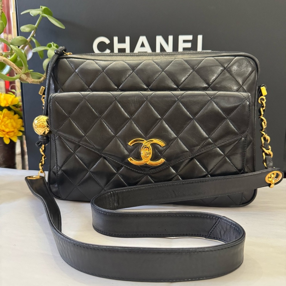 CHANEL Vintage Black Lambskin Matelasse Large Diamond Quilted Crossbody …